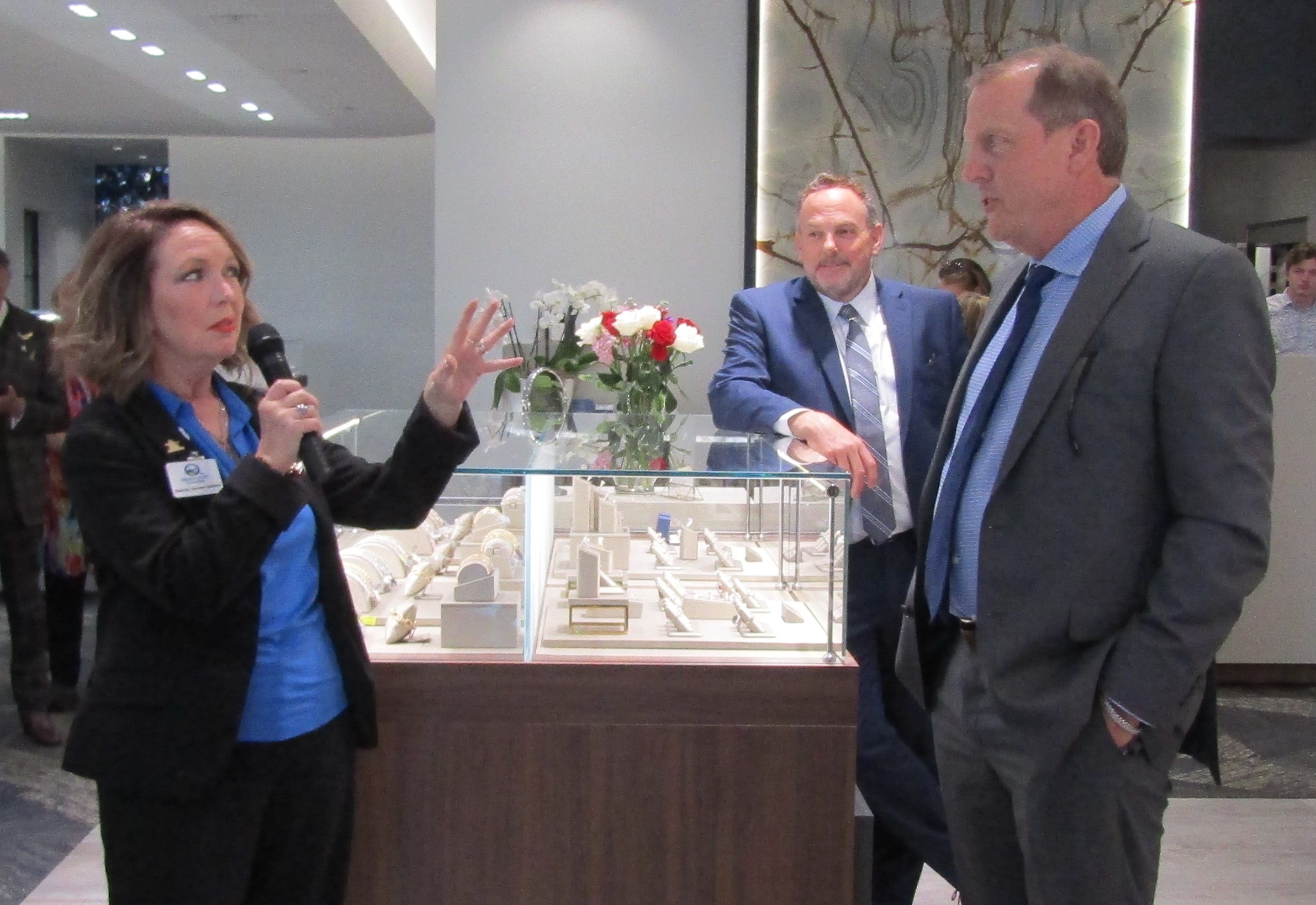 New Necker’s Jewelers ‘it just makes the area shine’